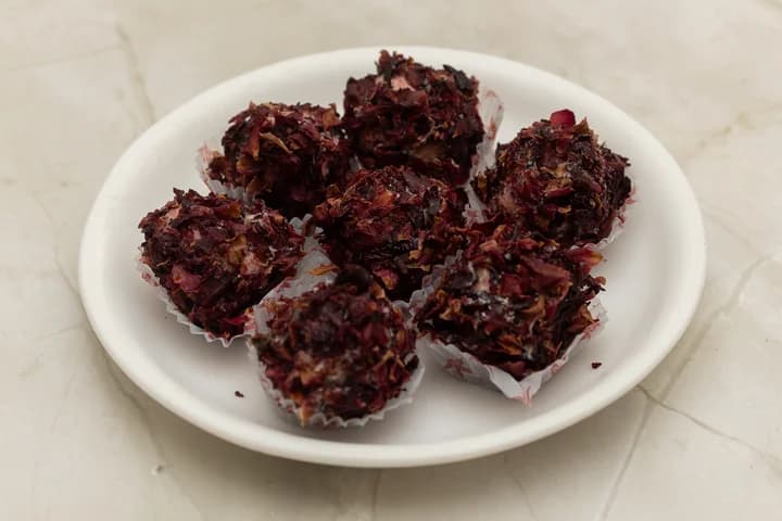 Kaju Rose Laddu